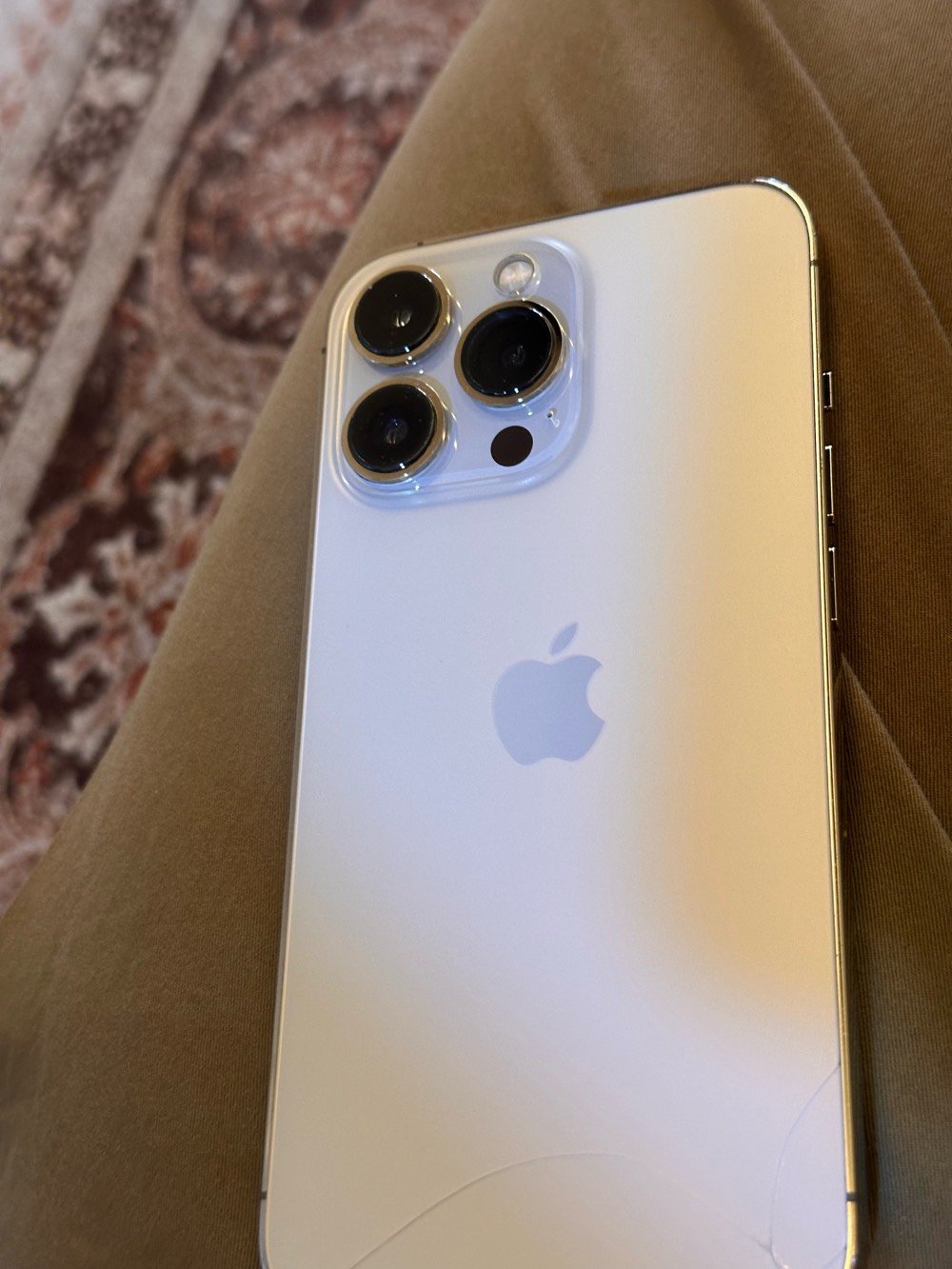 13pro لون ذهبي.شرق اوسط بطاريه 83 فطر بلضهر مماثر ع جهاز 
السعر٥٥٠ وبي مجال