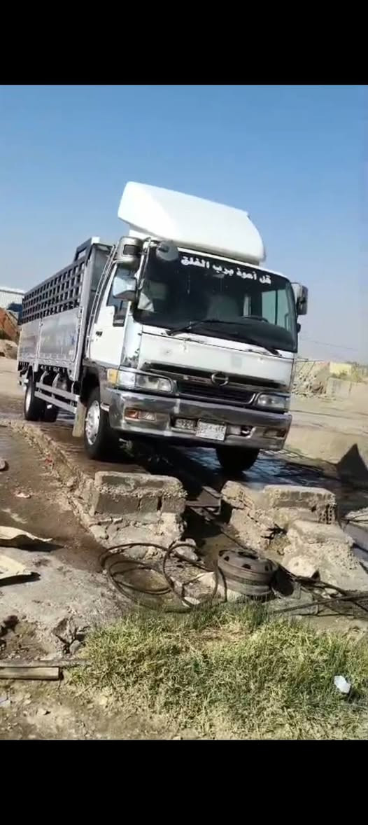 السلام عليكم هينو انكر ابو شفه ثمانين فول عادي طول سته وربع موديل 97 رقم ذي قار تحويل ثاني يوم تخم تاير 19 ونص سياره جاهزه للعمل السعر 220 بيها مجال العنوان الشطره الدلال علي العكيلي 
الرقم الهاتف *********** 
الرقم الهاتف ***********
