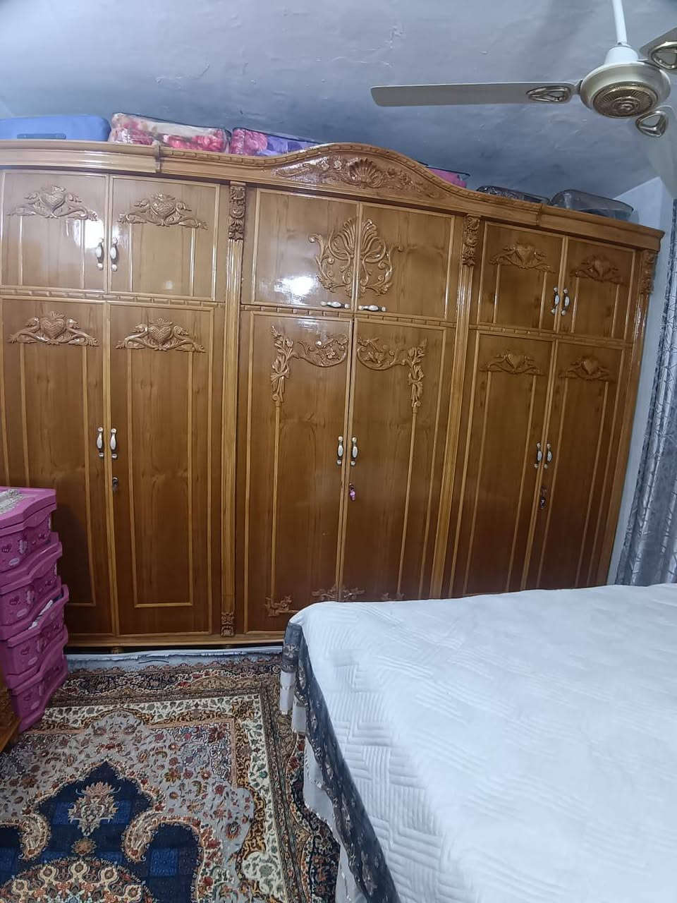 غرفه نوم للبيع اخشاب صاج تحتوي على كنتور ست ابواب ميز تواليت جربايه كومدي  .. السعر مليون ونص بيها مجال  العنوان بغداد السياحي. رقم الهاتف ***********
