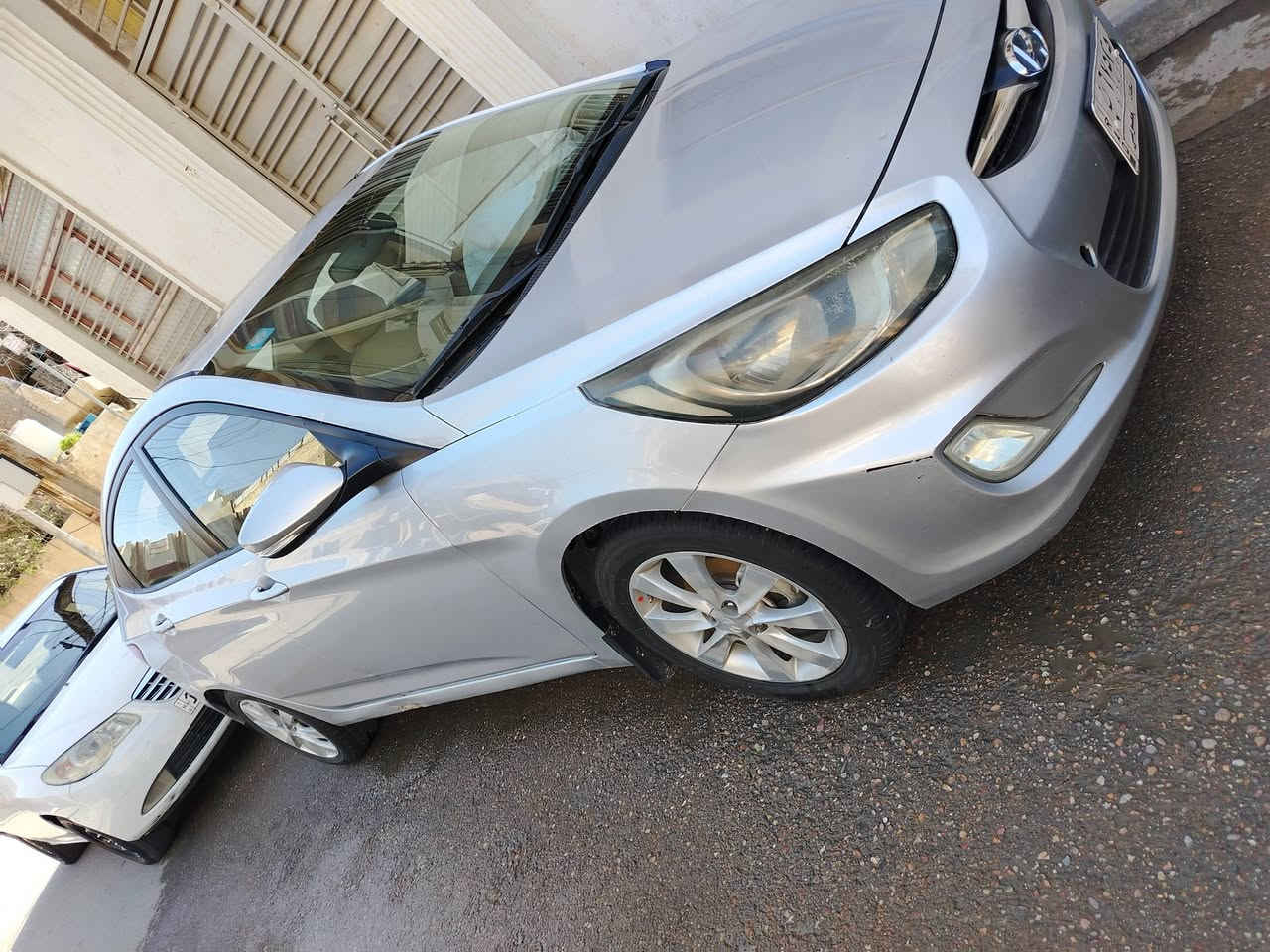 السلام عليكم
اكسنت خليجي موديل ٢٠١٢ محرك ١٦٠٠
كير ومكينه خير من الله
بيهة جاملغ الايسر مبدل مال مؤسسه وطخة بالدوسه فقط 
فتحة اشاير بالمري ٥ ويل كب
تحكمات بالستيرن 
مكاني بغداد الاعلام ٩٨ وبيهة مجال
***********
