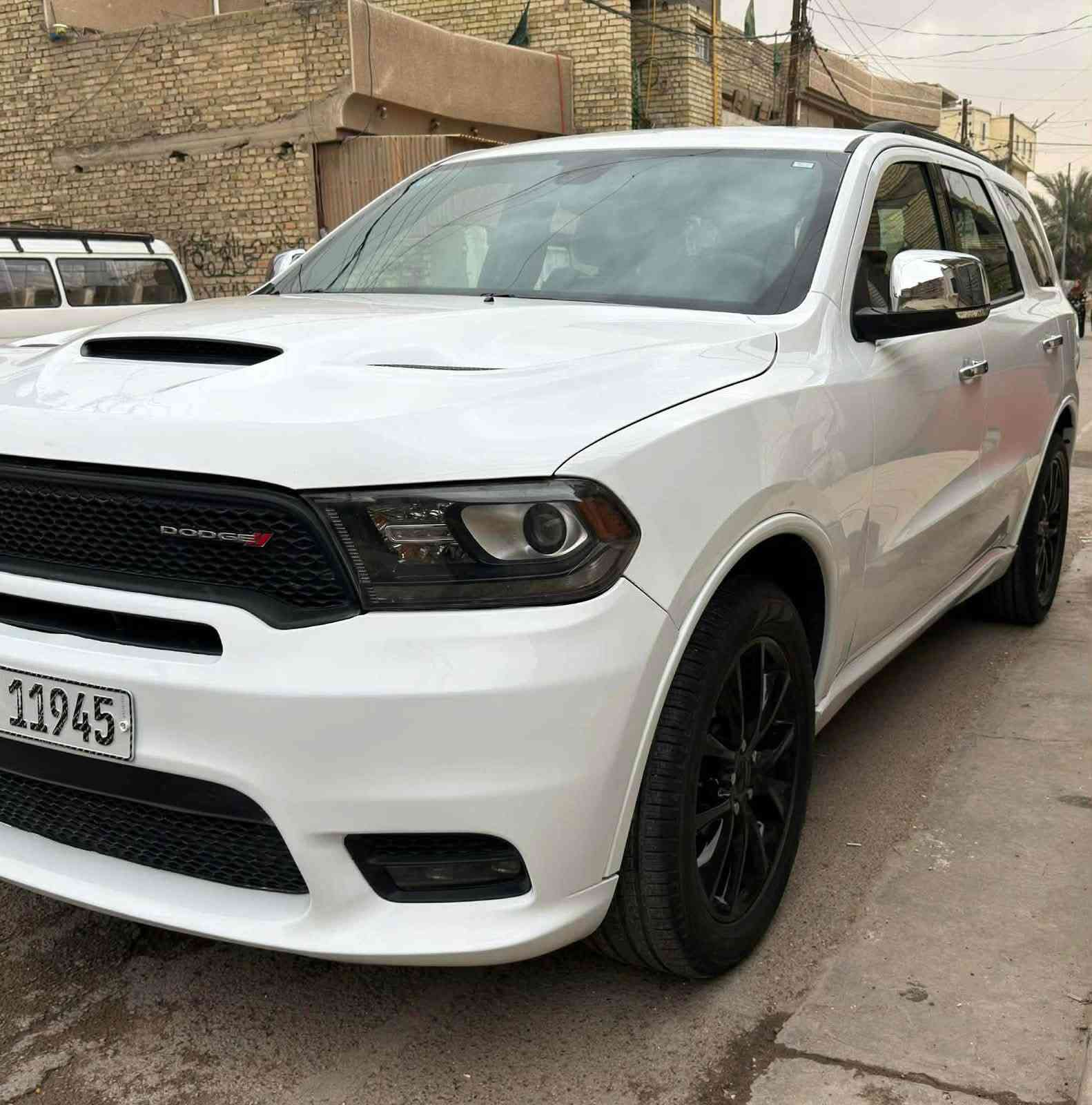 دوج دورنگو2018 GT
السلام عليكم اخواني .. 
سعر بلاش دوج دورنكو موديل 2018فئة GT فول مواصفات عدا الفتحة تفاصيلها كالأتي : 
- محرك 3.6 المرغوب مفتوح بس الثابت الفوك مكفول من التنقيص والبخار وكلشي 
- كشنات جلد ٧ راكب سياحي وكشن كهرباء 
- شاشة كبيرة وشفتات ستيرن 
- ويل حجم ٢٠ رياضي اسود ودوسات رياضية 
- بنيد GT بلادي وبجم كبس زينون وليد وبروجكتر 
- فول بصمة ابواب وجنطة شفط وتشغيل عن بعد 
- حساسات خلفية مع أوتو ستوب 
- السيارة بدون أي ايرباك كلها سليمة 
- كشن ميموري 
- بعد بيها مواصفات الـ GT المعروفة 
- السيارة ماشية الف ميل استخدام نضيف 
- حادثها بدون حادث  بدون ايرباك بدون أي دواخل بجم كبس شركة شواصي مكفولة رقم الشاصي موجود وسونار موجود 
- بيهه منظومه غاز صار اسبوع من شادهه 
- مكان السيارة واسط - الكوت مركز المدينه السعر المطلوب 240 ورقة () متلكي هيجي دورنكو بهيجي سعر 

للمعلومات 
 ***********
