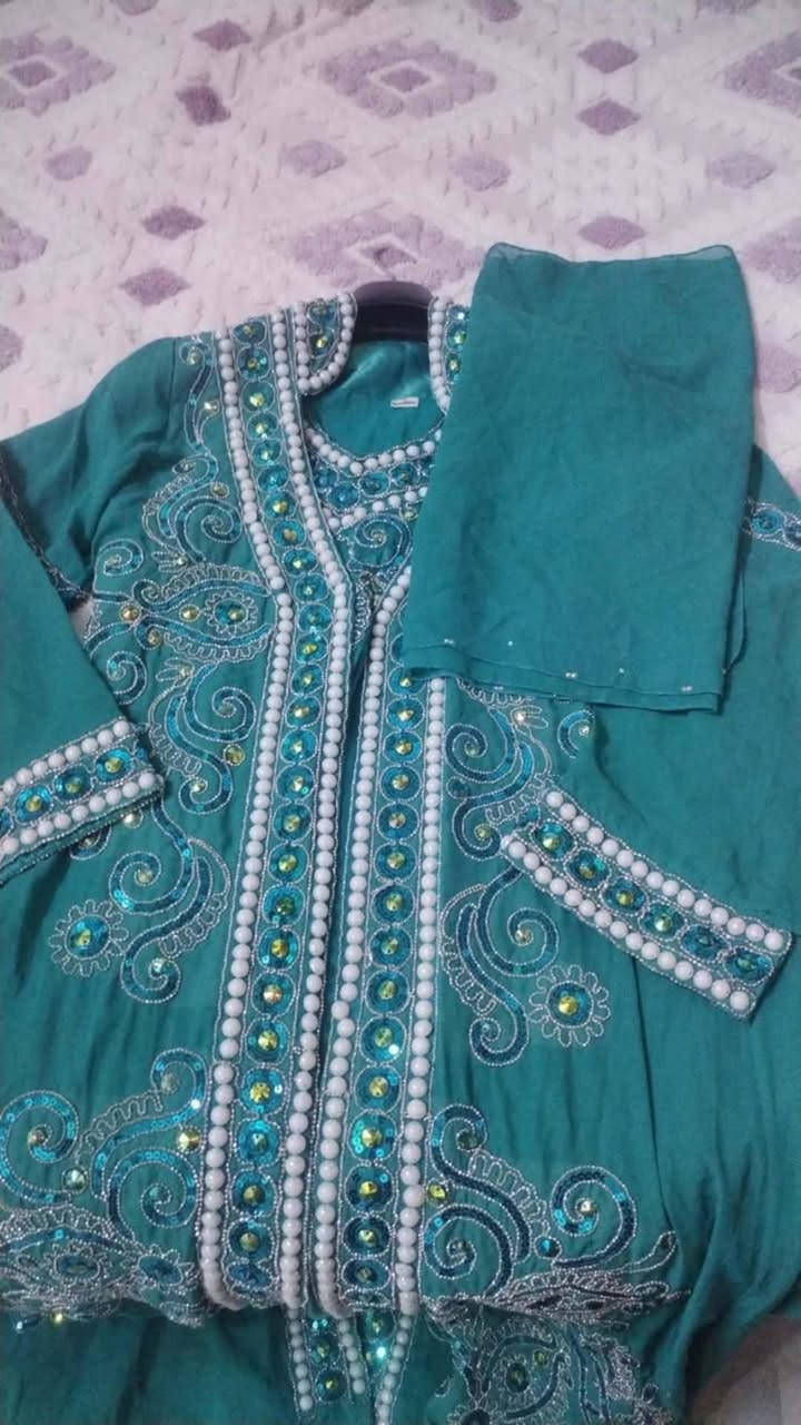 السلام عليكم 
عبي نسائيه للبيع 
متوفر توصيل محافظات 
فساتين هم معاهم


**إذا كنت صاحب هذا الإعلان وتريد حذفه لأي سبب، رجاءا أرسل رسالة إلى الدعم الفني**