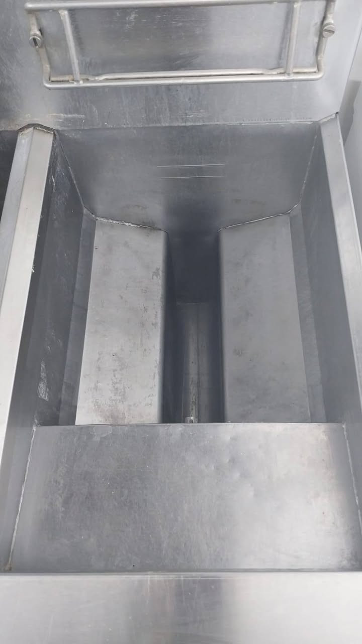 السلام عليكم
قلايه كنتاكي للبيع كلش نظيفه استخدام شهرين فري ماستر امريكيه


**إذا كنت صاحب هذا الإعلان وتريد حذفه لأي سبب، رجاءا أرسل رسالة إلى الدعم الفني**