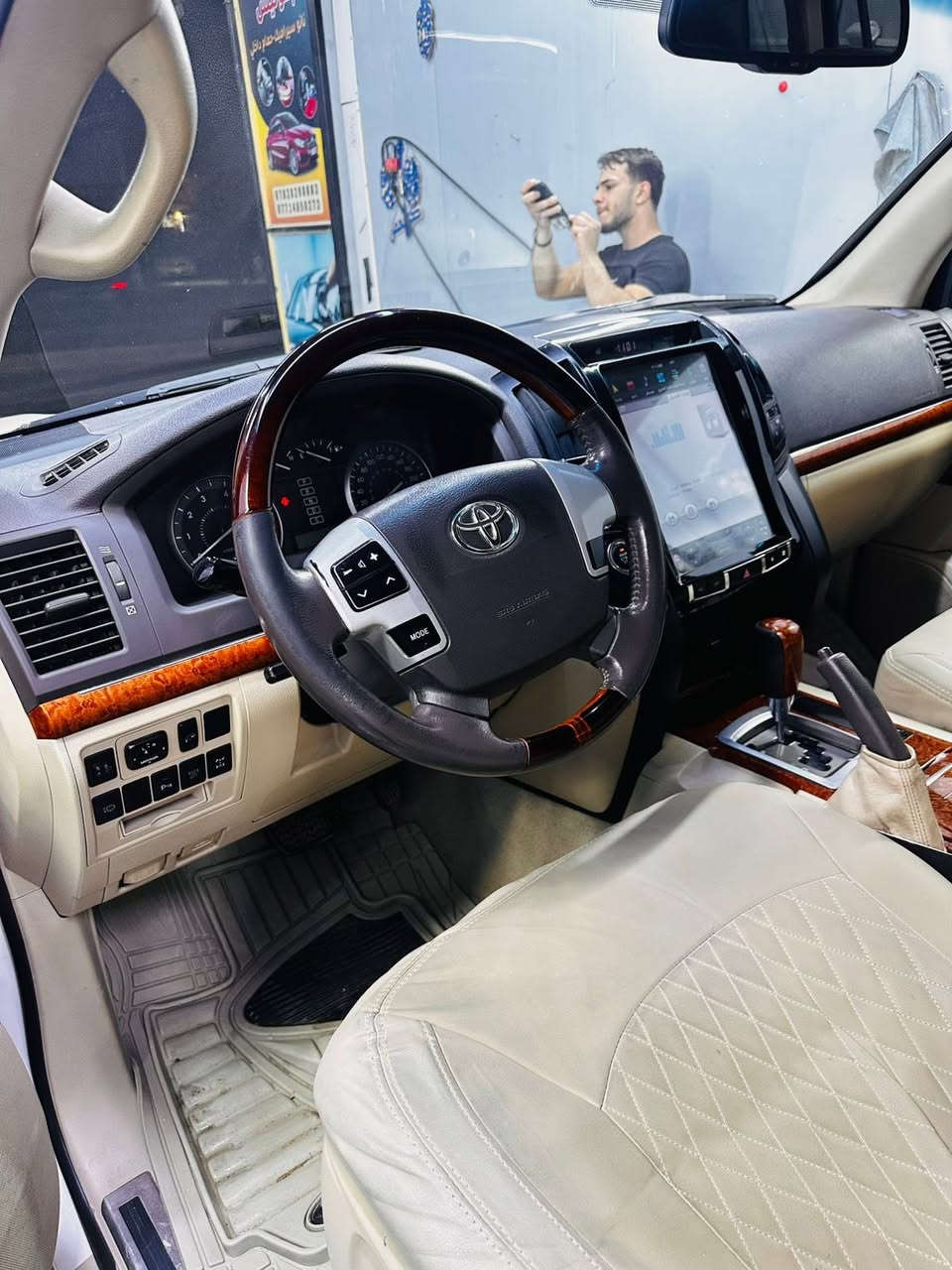 السلام عليكم (من رخصت الادمن )
-سياره لاندكروزر موديل 2015  بريم اصل رقم بغداد ماشيه 184الف (كم) حقيقي 
-مكينه بحاله جيد جدا 
-الكير بحاله جيد جدا
-حداديه +تخم تاير 
فول مواصفات 1/1
-حساس امامي 
-حساس خلفي 
-بصمه تشغيل 
-بصمه ابواب 
-فتحه سلايت 
-كشنات  جلد اصلي 
-كشن كهربائي اثلاث حركات 
-محرك 6سلندر 
- 8 ايرباك
-زراكات لايت 
-مري شفط وقلاب 
-مثبت سرعه 
-ثلاث قطع تبريد 
-شاشه كبيره 
-مطفايه حريق 
باقي التفاصيل المواصفات معروفه  
السعر :385$
للاستفسار الاتصال ب الرقم 
***********
ملاحظه :السياره شرط الفحص +السونار مع الصور 
المكان :بابل حله المركز
