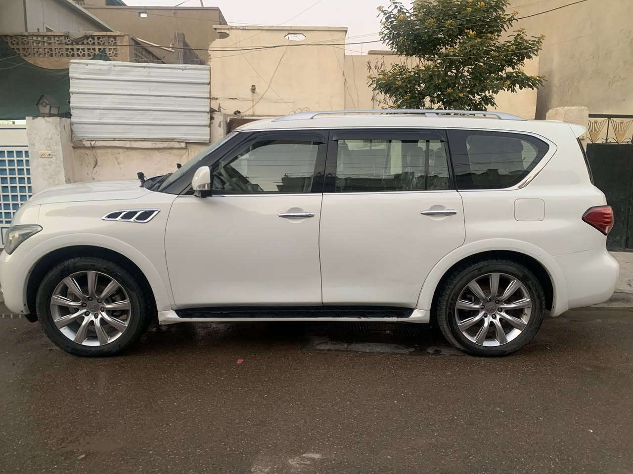 السلام عليكم للبيع او المراوس معروفة بالمواصفات  QX56  موديل ٢٠١٣ خليجية رقم شمالي باسمي 
***********
