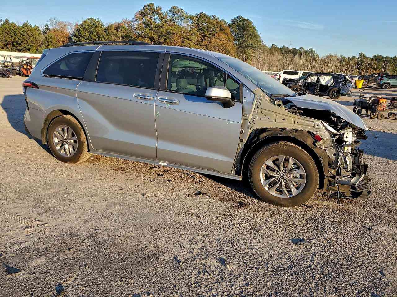 TOYOTA SIENNA HYBRID XLE 2025
تيوتا سينا  اكس ال اي 2025 

المواصفات : XLE

الحادث : موضح بالصور 

تعمل و تسير 
ماشيه :  12.742 مايل 
محرك 4 سلندر2500 هايبرد 

تاريخ المزاد الاثنين 2026/2/23

السعر  يحدده المزاد 

شحن الى اربيل عن طريق دبي او مرسين وشحن الى العقبه 

شركة الدرة مكتب الدرة 5 للمزادات الامريكة و الكندية فرع الانبار الرمادي 

للتواصل 
*********** 
***********
عمر الكربولي

