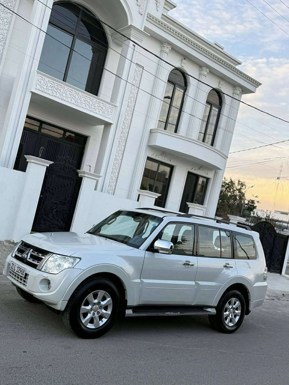 سيارة باجيرو موديل 2014 
سنويه ورقم جديد بااسمنه تحويل مباشر فول موصفات اعلى فئه وسياره ابحالة وكاله 
شرط كير محرك ما مفتوحه صدر امامي خلفي جاهزها اربعه تايرات جددت 
***********
