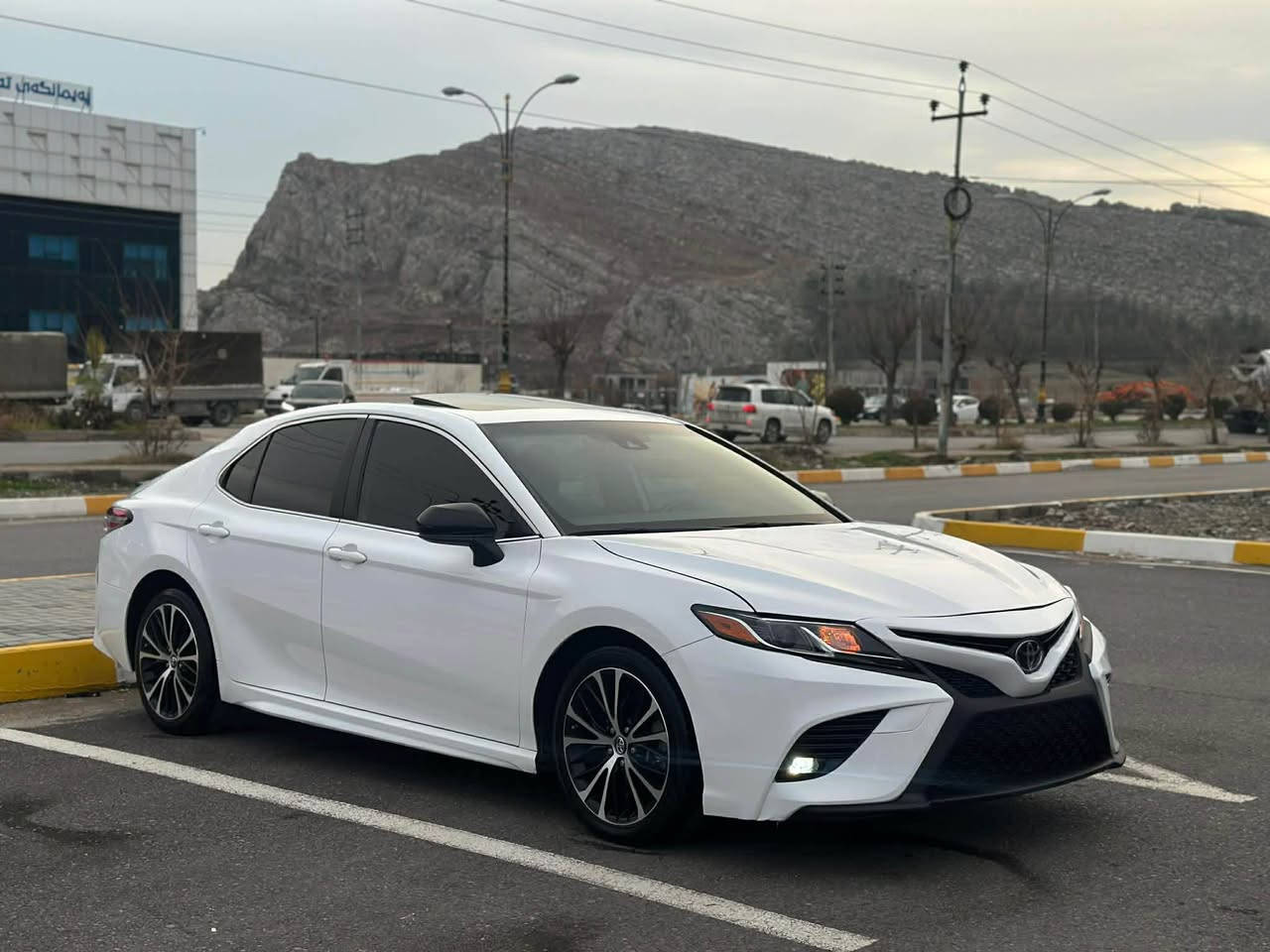 TOYOTA CAMRY 2019 SE+
سە یارەکە بەس بۆنیت بۆیاخ بیناوگرتن بەئیرباگ پە لیک pdr بچوک هەیە کامل سیرڤس کراوە یەک دینار مەسرەفی تیدا نیە هەزوو بەراد تازە بۆ کراوە سە نەوی تازیە نرخ-١٨٥$ شتیک مەجال 
4T1B11HK4KU170662
***********
*********** رانية, السليمانية
