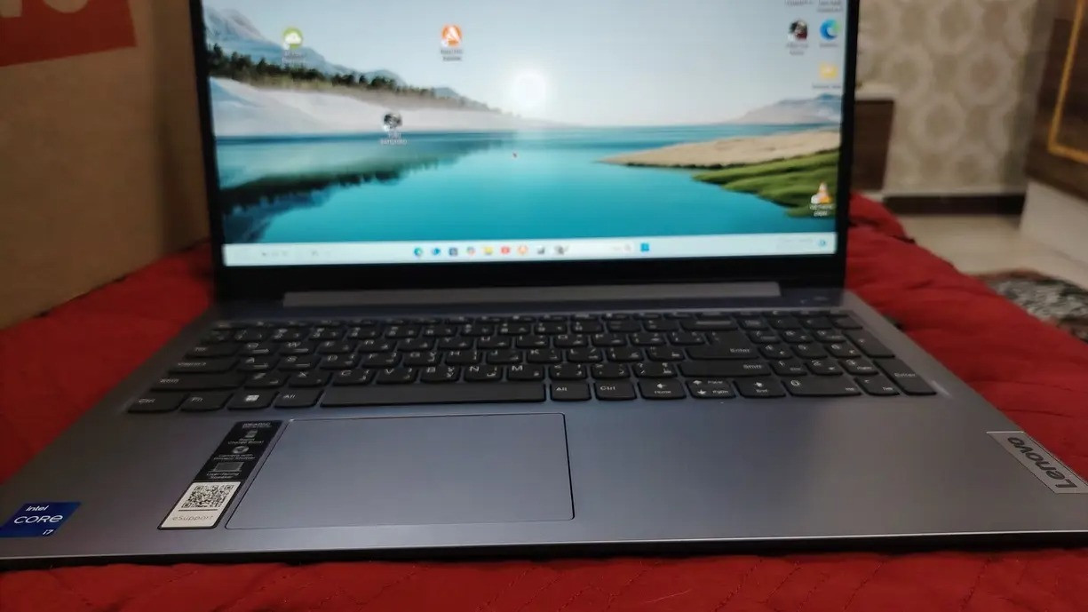 السعر 675 ألف 
Lenovo IdeaPad Slim 3 15IRH8
مواصفات
CPU: Intel Core i7-13620H  240GHz
RAM: 16G DDR5 4800
Hard: 512 SSD M.2 
GPU: Integrated 
 
منزل بيها برنامج اوتوكاد وفوتوشوب 
 وورد و اكسل 2024 مفعل
ومحمل لعبة ماين كرافت ، بيها ضمان سنة شركة النبع والوصل موجود ،كارتون موجود 
بيها مجال قليل للشراي 
مكاني نجف ، قرية الغدير السكنية
متوفر توصيل ومجاني 
اني مو بياع شراي ولا ابو محل


**إذا كنت صاحب هذا الإعلان وتريد حذفه لأي سبب، رجاءا أرسل رسالة إلى الدعم الفني**