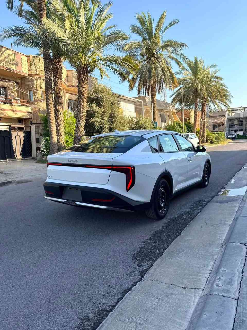 السلام عليكم KIA K4 2025 LX وارد امريكي 
بصمة  / هندبريك دكمة  / لايت LED  / مكينة 2000 دوش / شاشة كبيرة متصلة ديجتال   / اوتو هولد / LED امامي وخلفي / قيادة ذاتية / كامرة دوارة / رادار تعديل مسار / اوتو بريك / مود درايف / تحكم ستيرن / كروس سرعة /مانع انزلاق / بلوتوث / اواكس / USB / ماشية 4000mi 
حادثه موضح بلصور مبدل بنيد ومصبوغ فقط السيارة شرط السونار بدون دواخل بدون شاصي بدون لغد ايرباك استيرن 
مكان السيارة بغداد البلديات 
للتواصل *********** 
ملاحضة السيارة بدون رقم دخول جديد 
📝لمعرفة سعر السيارة نزل رقم 3 بلتعليقات ويوصلك السعر
