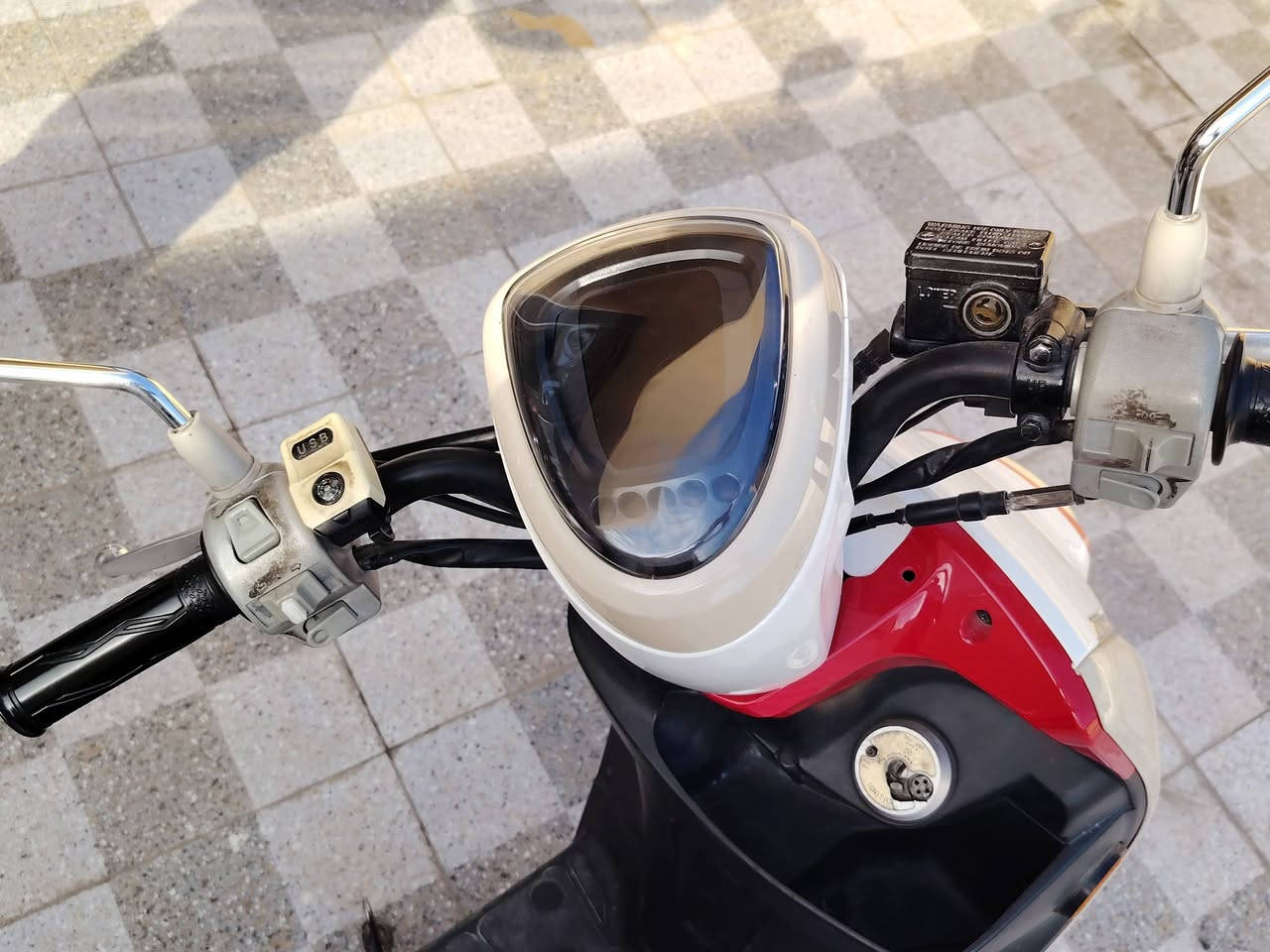 السلام عليكم
دراجه بوليسي للبيع جديده مستخدمه فتره صغيره دراجه جديده شاشه الكترونيه USP كابريته جديده وسلف رياضي
السعر800 وبيه مجال
للأستفسار ***********
