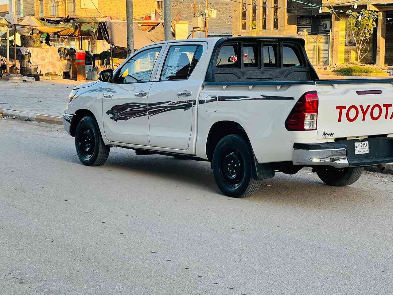 السلام عليكم للبيع بيكم تيوتا  هايلوكس2023حره بدون رقم منفيس بسمي  اوتماتيك سياره جديده وجاهزه من كلشي مكينه كير تبريد حداديه تخم تاير السياره بيهه جاملغ وبنيد مبدلات ماعايزه شي ماشيه 60 السعر188 وبيهه مجال استفسار *********** عنوان سماوه المركز ❤️
