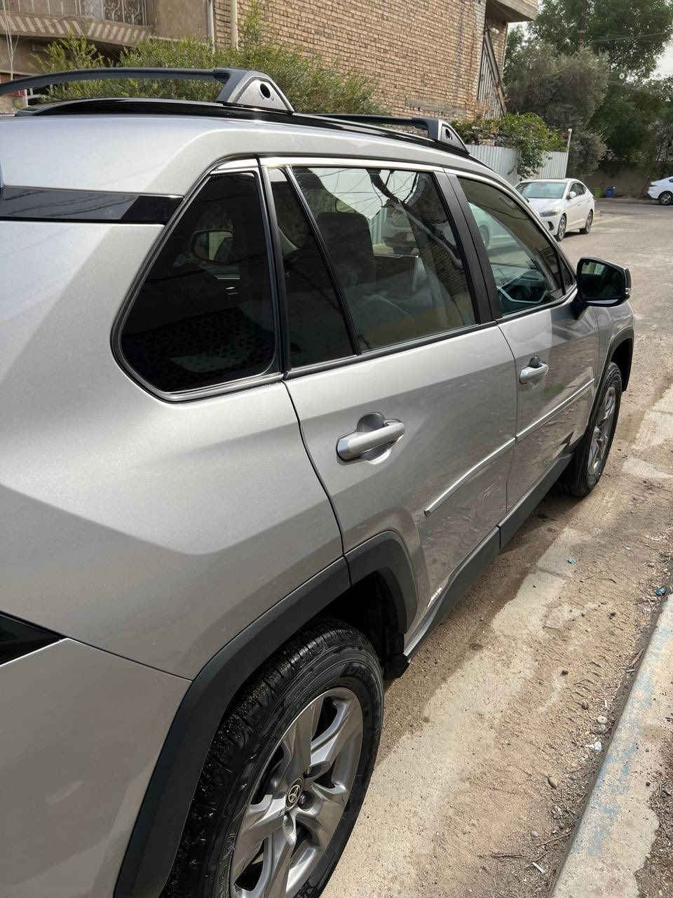 راف فورLXE
2024 وارد امريكي هايبرد +بنزين رقم بغداد
المسافه المقطوعه 34000كم الحادث في امريكا جاملغ فقط امامي ايسر وهنا صبغ بابتين اليسار +جاملغ الخلفي بارد بدون إيرباك بدون دواخل مكان سياره بغداد حي العامل ***********السعر 22500$
