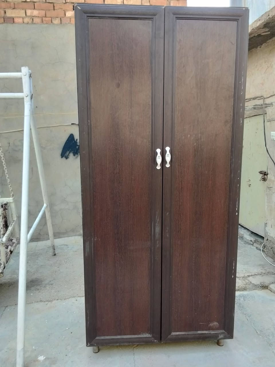 السلام عليكم 
غراض مستعملة نظيفة للبيع باسعار مناسبة كلمن وسعرة ***********
