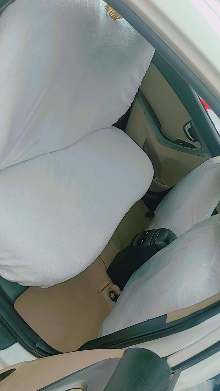 السلام عليكم الإنتر لبيع  مديل 2015 خليجي مكفول من مكينه وكير وحداديه  وتخم تأير جديد علمنا السياره بيه تجيه خفيفه  سياره بسمنا تحويل شوكت متريد
السعر 85 ورقه 
الرقم /***********
مكانك كربلاء
