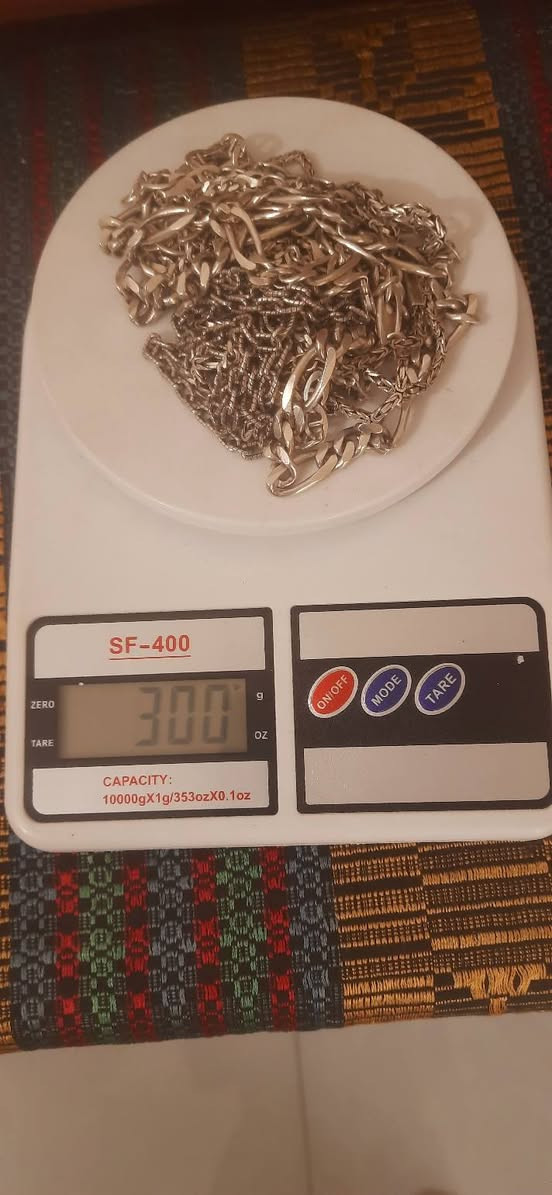 6 سيتات نضاف ابيع شلع وزن 300 غرام سعر غرام 3750 نهائي ***********
