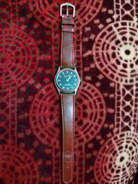 ساعة يدوية قديمة للبيع  نظافة 95%  سعرها 35 المكان الحرية، لا يوجد توص...