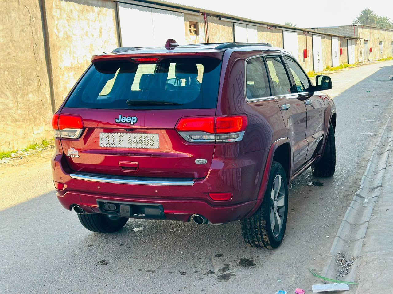 السلام عليكم جيب 2014 وارد امريكي 
رقم بغداد بسمي فول مواصفات محرك 6 سلندر بيه  صبغ جاملغين امامي وباب سايق مبدل نفس لون اصلي ب 185 ورقه ***********مكاني بغداد بغداد, العراق
