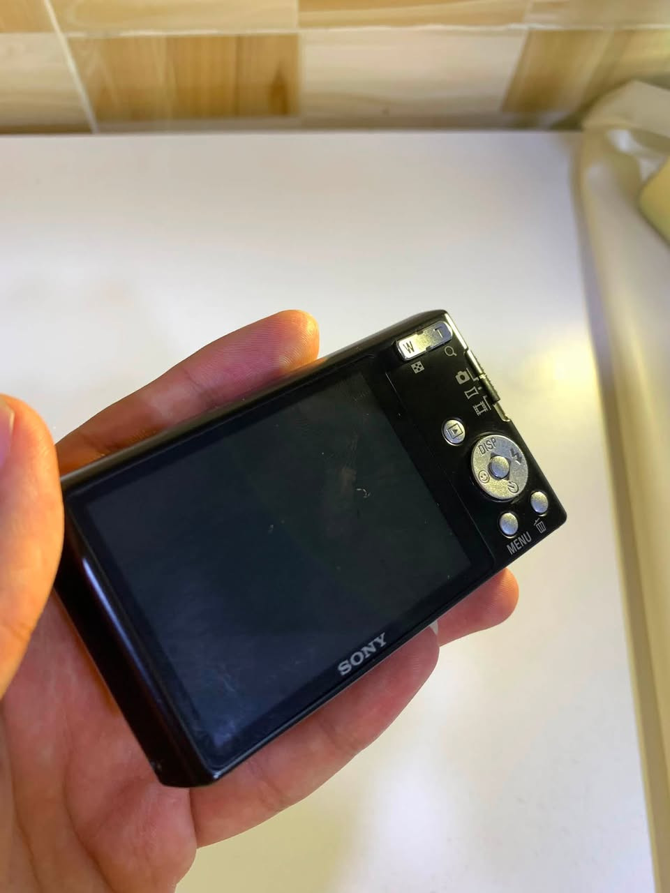 Sony Cyber-shoot DSC-W610(Balck)
With original battery & New digital charger & Case 
Everything works perfectly ✅. 
Excellent condition 9.9 ✅


**إذا كنت صاحب هذا الإعلان وتريد حذفه لأي سبب، رجاءا أرسل رسالة إلى الدعم الفني**