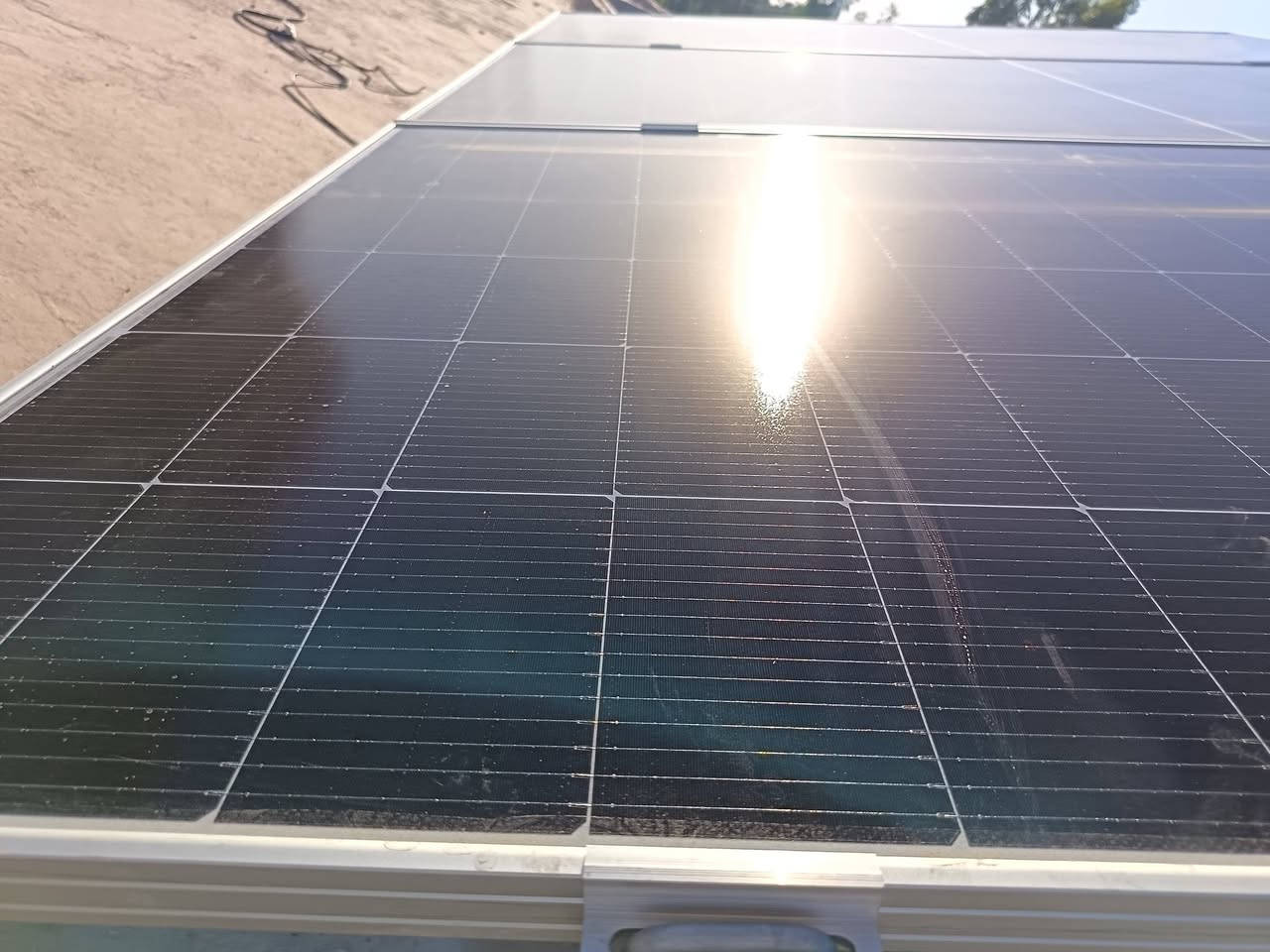 ☀️ اقتصادية، ذكية، وبتكلفة تنافسية.. طاقة شمسية لكل بيت في ديالى! ☀️
​من بعقوبة إلى قضاء الخالص الصمود، مستمرون في نشر الطاقة النظيفة وتخفيف عبء المولدات وأجور الكهرباء!
​نفتخر  في #يونس_للطاقة_الشمسية بتصميم وتنفيذ منظومة طاقة شمسية اقتصادية وبكفاءة ممتازة، تم تشغيلها بنجاح لأهلنا الكرام في محافظة ديالى العزيزة - قضاء الخالص (منطقة السندية).
​🛠️ مكونات المنظومة الاقتصادية الذكية:
​القلب النابض 🧠: انفيرتر Ghshny بقدرة 6.2 كيلو واط، الأداء المستقر والسعر الاقتصادي المثالي لإدارة طاقة منزلك بذكاء.
​الخزن المضمون 🔋: بطارية LV Topsun المتميزة، التي تمنحك استمرارية تشغيلية آمنة وطويلة الأمد وبأعلى كفاءة خلايا الليثيوم.
​الإنتاجية العالية ☀️: ألواح شمسية تكنولوجيا دبل كلاس (Double Glass) المتطورة، لامتصاص أشعة الشمس من الوجهين وتوليد أقصى طاقة ممكنة حتى في أجواء الصيف اللهاب.
​🎯 لماذا هذه المنظومة هي الخيار الأنسب لك؟
​اقتصادية وعملية: توفر لك كهرباء مستمرة وبأقل تكلفة استثمارية ممكنة.
​جودة مجربة: نجمع لك بين السعر المناسب والمكونات ذات الاعتمادية العالية.
​خدمة تغطي ديالى: نصل إليكم في كل قضاء وناحية لضمان راحتكم.
​📍 موقعنا في خدمتكم دائماً:
​العنوان: ديالى - بعقوبة - التحرير - مقابل قيادة شرطة ديالى.
​📞 للاستفسار، الطلب، أو الاستشارة المجانية:
​تواصلوا معنا الآن عبر الاتصال المباشر أو مراسلتنا واتساب:
📱 ***********
​يونس للطاقة الشمسية.. الحل الاقتصادي الذكي لطاقة لا تنقطع! ⚡ الأفضل دائماً لأهلنا في ديالى.
