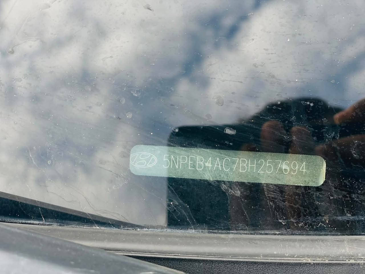 السلام عليكم
سوناتا امريكي 2011 
محرك 2.4 Gdi
بيها صبغ قطع اثر جراد ابيع حزام 
عليها اذامه كامله 
مناقصها اي شي 
محرك شرط يخبل مناقصه شي 
كير وتبريد مكفول 
عارضها ب95 $
مكانها بغداد الكرخ 
***********
