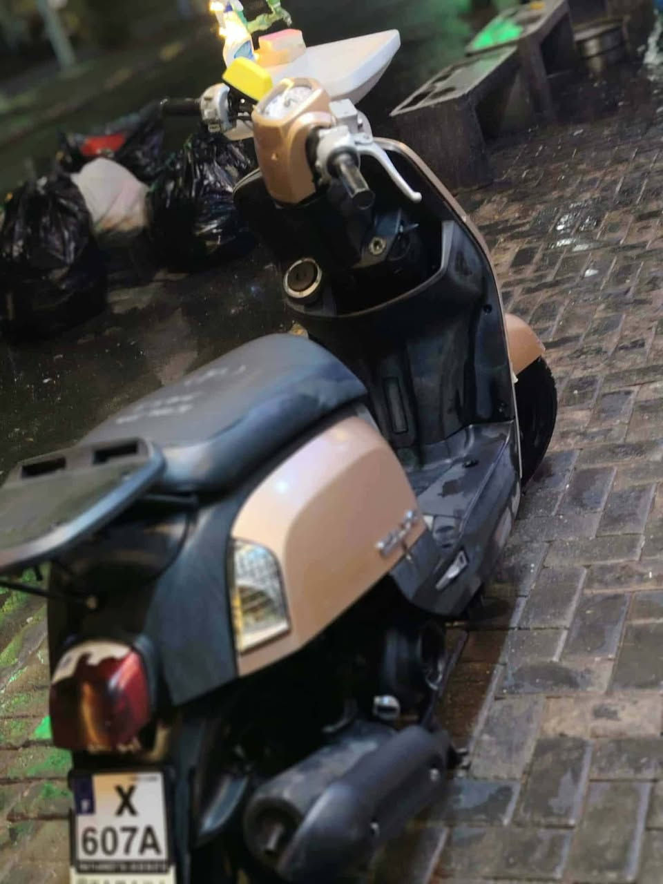 للبيع بوليس مكفوله
لون وكفرات بلادي 
السعر ٧٥٠ وبيها مجال بسيط 
***********
