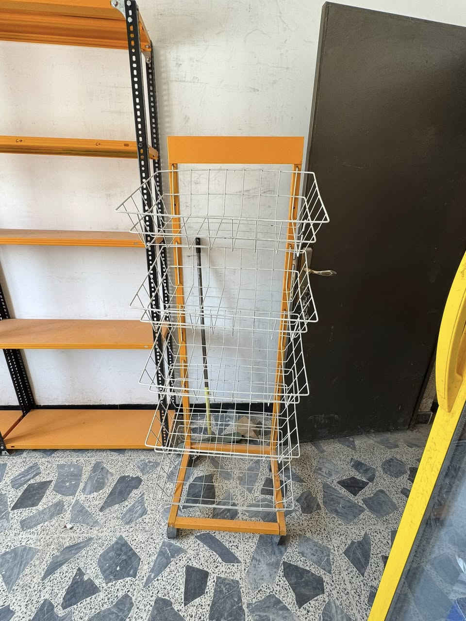 السلام عليكم
براد للبيع استعمال قليل بحالة جيدة جداً 
مع رفوف عدد 4 وزن ثقيل استعمال قليل


**إذا كنت صاحب هذا الإعلان وتريد حذفه لأي سبب، رجاءا أرسل رسالة إلى الدعم الفني**