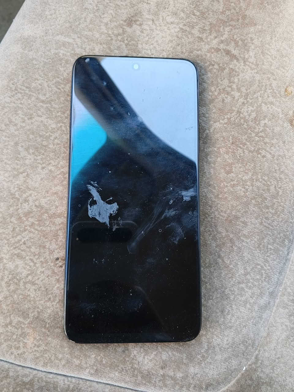 السلام عليكم هونر x7b ذاكرة 256 عشوائية 12 بطاريه 6000 مبدل شاشه اصليه شرط الوانها حلوه ولمس فول مكاني ناصريه مركز ***********
