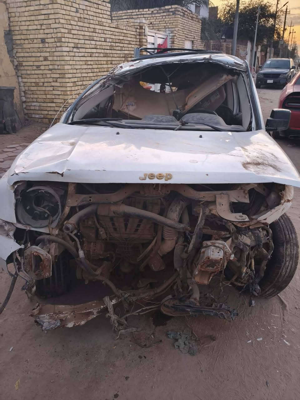 السلام عليكم عندي غراض هاي السياره مكينه وكير وتفرعات كامله دشبول وعينه وبطاين سماعات وستيرن وغراض نواعم شتريد صالنصه كامله حته حجربيه ***********
