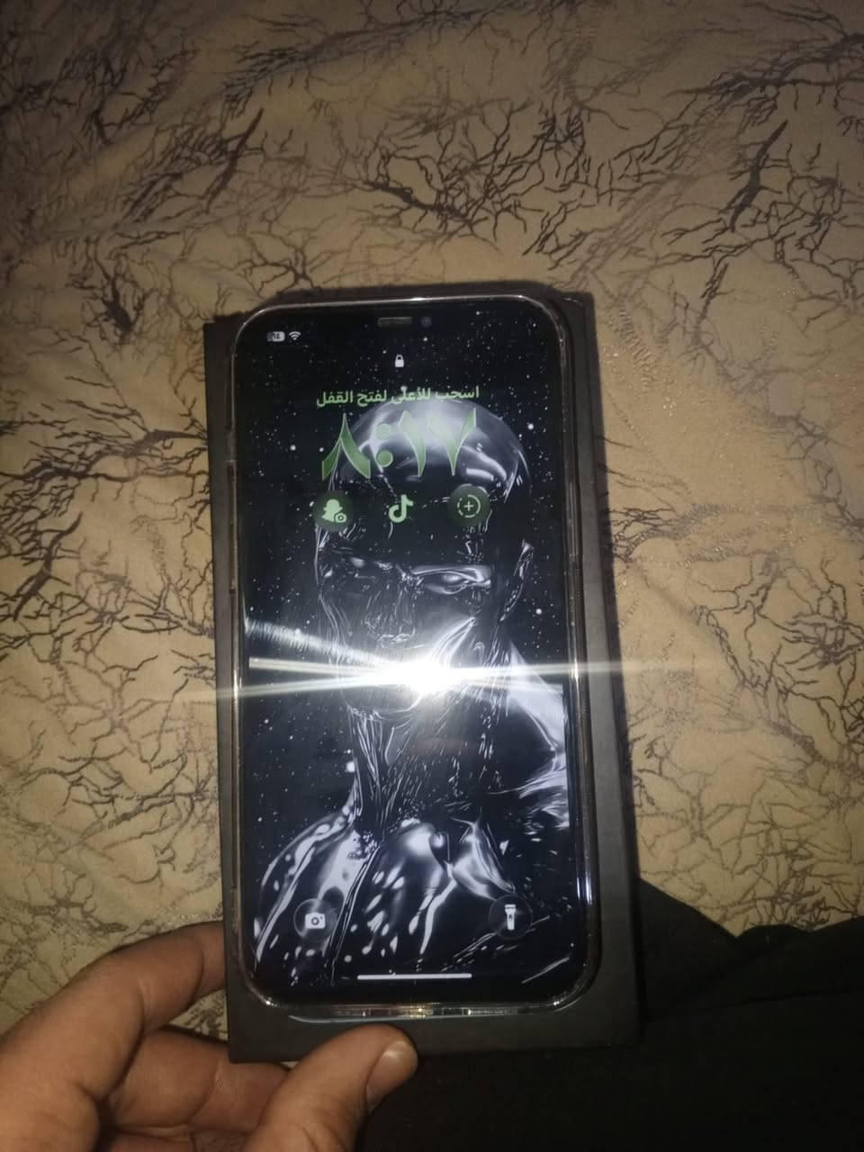 السلام عليكم 12promax للبيع جهاز شريحتين مبدل شاشه ومبدل بطاريه الله شاهد بطاريه وحده ب٨٥ الف جهاز نضيف  ذاكره 128 رقمي ***********. السعر 350 مكاني بصره حي الاحرار قرب جسر العسكري ***********
