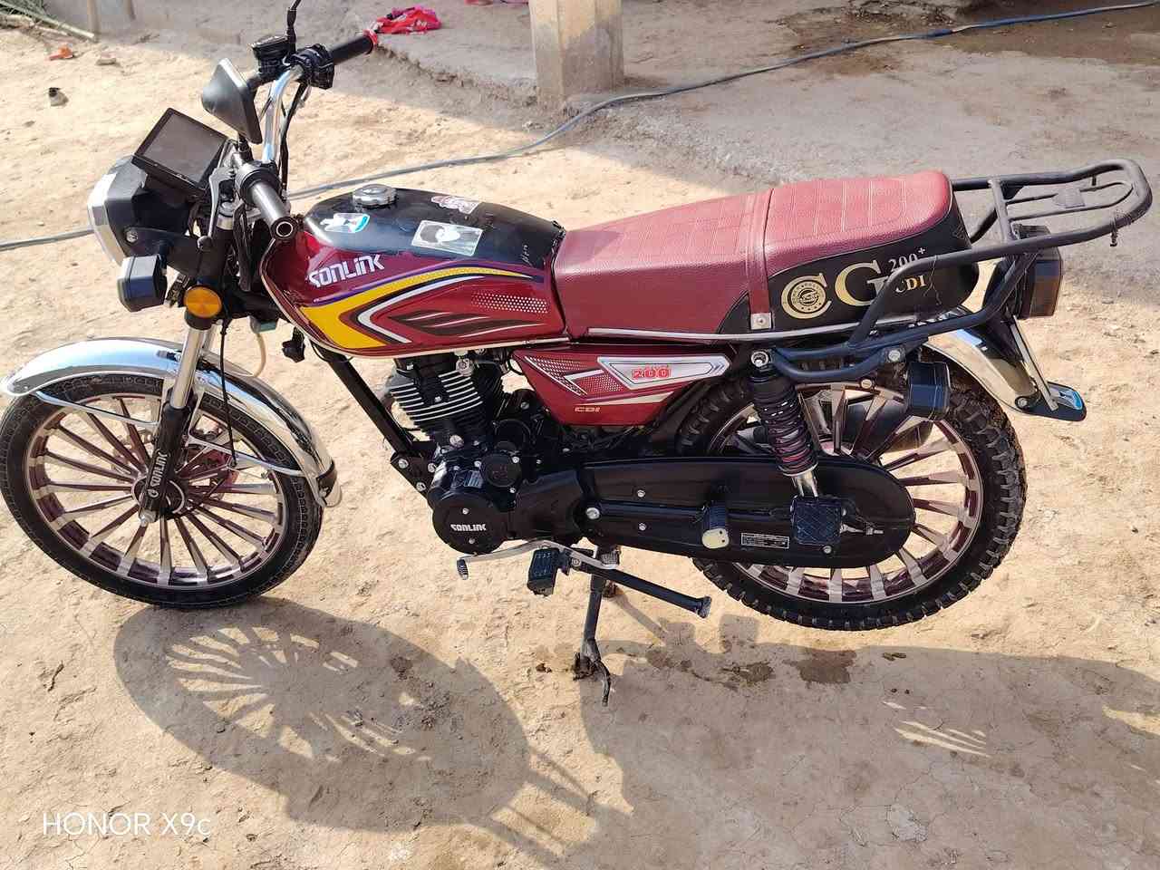 سلام عليكم دراجة سيفان موديل 25 سونك الاصلي محرك 200 دراجة نضيفة خير من الله. للبيع او للمراوس حسب القناعة.   متواجد خاص. ورقمي فقط واتساب ***********
