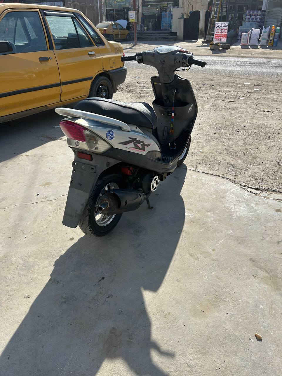 السلام عليكم
ماكس عدله بلاديه للبيع 
الدراجه ملحه شوفه عينك صالنصه صجميه اصليه وبيها فلاوين DC
دراجه مال جناي وكامله كلشي شغال السعر 800 وبيها مجال 
مكان بغداد الدوره
***********
