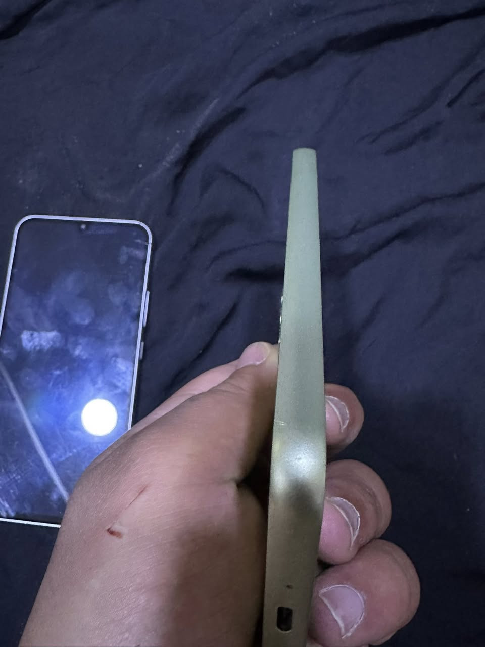 سلام عليكم جهازين A34 ذ256 نضيفات كلش كلشي موضح بل صور واحد فستقي واحد سلفر كارتونات موجوده  
سعر لواحد 350 وبي مجال حق جيه مكاني بغداد بلديات ***********
