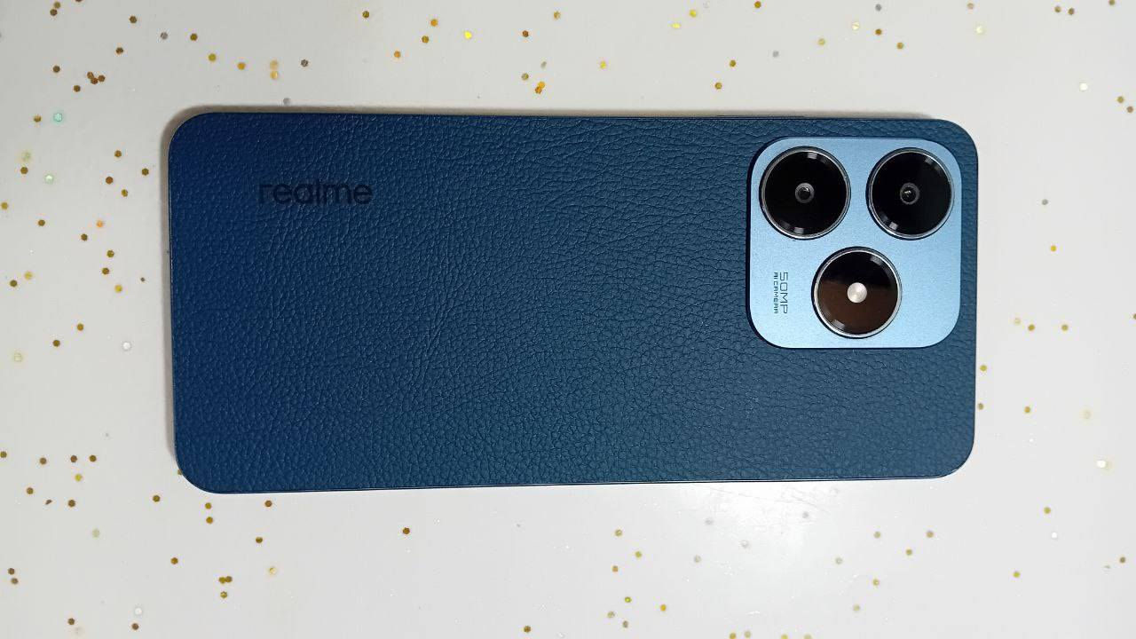 سلام عليكم جهاز realme c 63  للبيع
جهاز اخذته قبل 15يوم كلشي ما مبدل بيه مع كامل الملحقات 
بطارية🔋50000
ذاكرة 256
نضافضة 100 للاستفسار *********** مكاني عمارة
