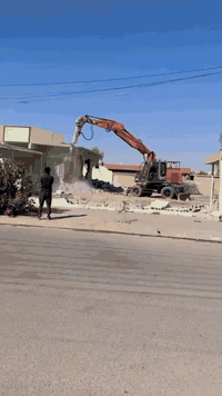 تفليش البيوت القديمة والمحلات وقطع البيوت ورفع الانقاض وتعديل الارضية يعني اسويلهيا كاع بموداها يعني ما اخذ فلوس بس المواد في كافة مناطق ديالى للتواصل الاتصال على الرقم : ***********
