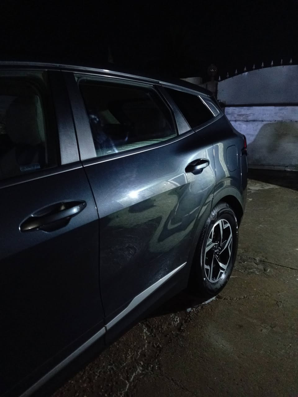 سلام عليكم سبورتج موديل 2023 ظرر جاملغ 
و بنيد ماشية 46الف السعر 185وبيه مجال  قليل الرقم الهاتف ***********
