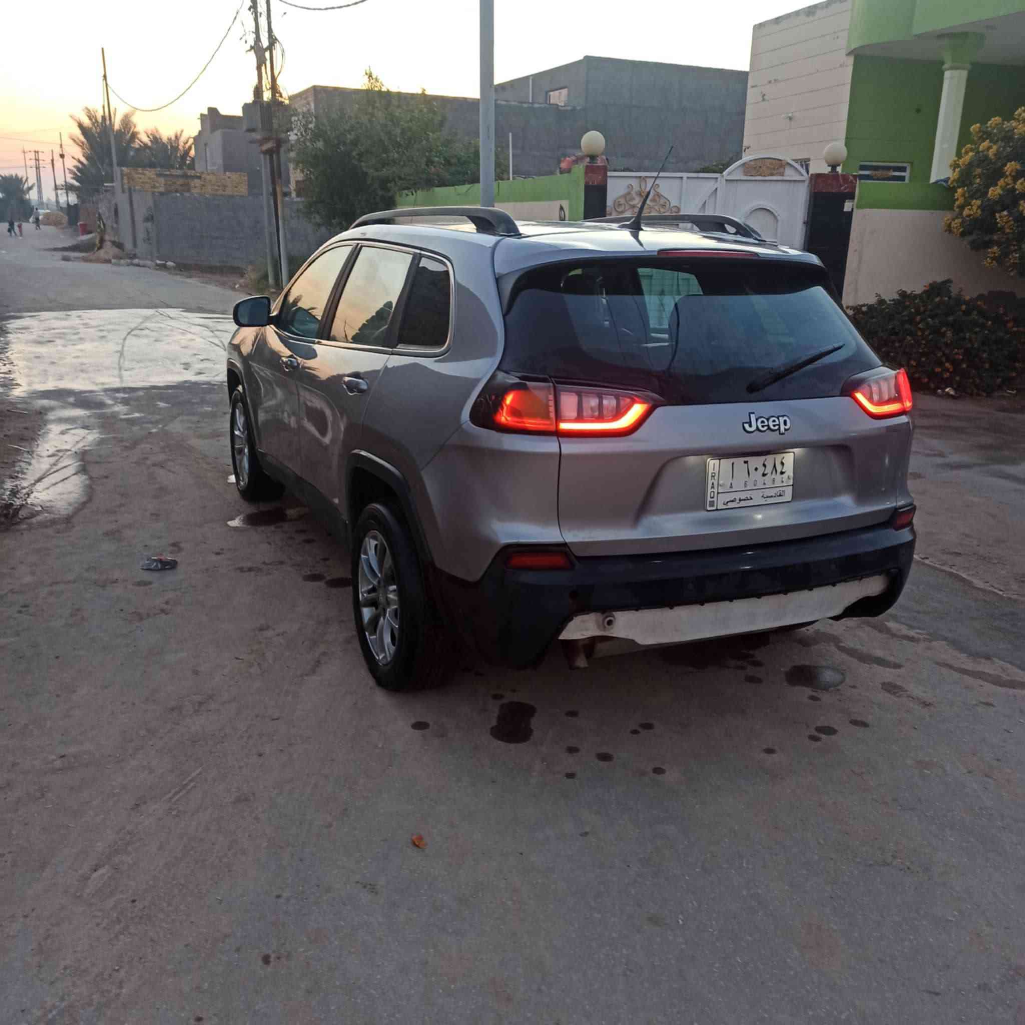 السلام عليكم 
جيب شيروكي 2019
مكينه 2400
..السياره بيه تصليح قماره+بنيد +جاملغ .
..مكينه وكير وتبريد وكهربائيات جاهزات خير من الله ..
رقم قادسية 
 سعر 90وبيهة مجال 
المكان ديوانيه السنيه
رقم ***********
باقي التفاصيل دز طلب صداقه
