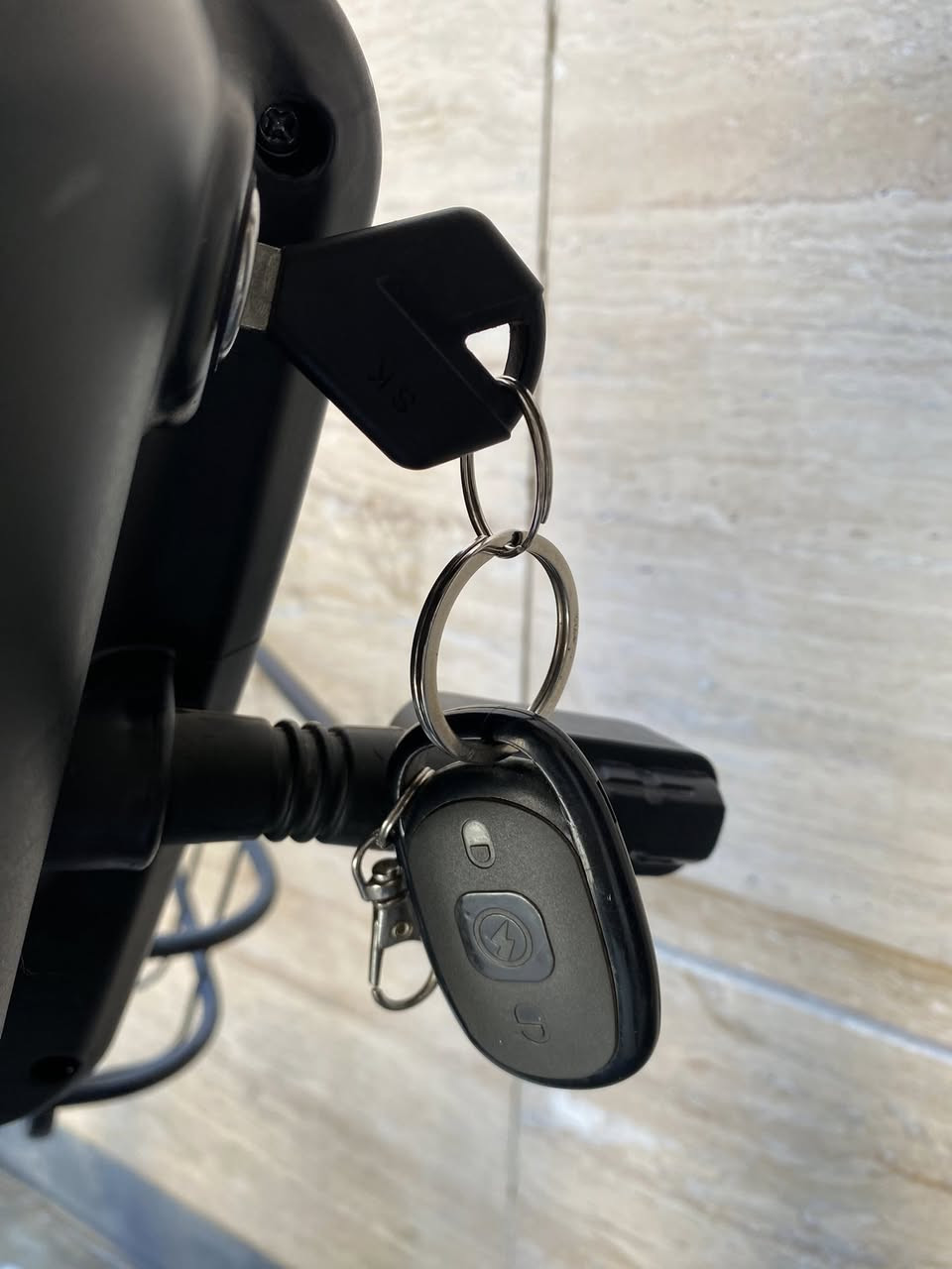 السلام عليكم دراجة شحن للبيع يجي وياها شاحنة و جميع ملحقات الدراجة بطاريات الدراجة ٥ دبل تحتاج تبديل بطاريات السعر ١٥٠ الف للتواصل على الارقام ادناه 

***********
***********
واتساب او تلكرام
