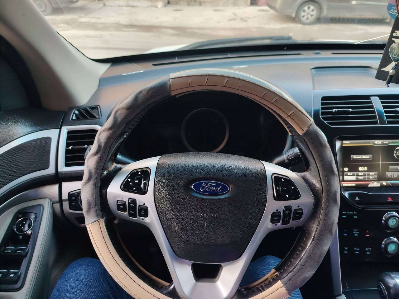 فورد اكسبلور خليجي ٢٠١١ بدون صبغ بدون حادث فقط الدعاميات وبيها طلقة بالقمارة
سيارة كلش نظيفة
بونوراما
كشنات جلد
كشنات كهرباء
كشنات تتفئة وتبريد
شاشة لمس
ترحيب بالمري وهيترات بالمري
كير محرك كفالة ٦ سلندر 3500
تبريد ثلج ٣ قطع
٧ راكب
ثلاجة بالجكمجة 
والسيارة باسمي رقم بغداد
هواية موصفات مذاكرها
العنوان بغداد الدورة المهدية الثانية
*********** متواجد العصر فقط
