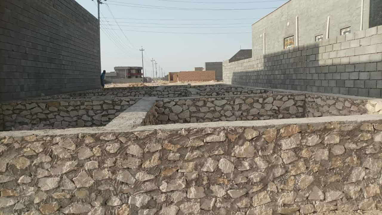 تچعيب للبيع غير مسجل بس أرض سكنيه بضمان اي شي صير عليه ) فوق بني داهر داخل منطقة سكينة واصلة جميع الخدمات داخل مرتسم ( بلدية ) / قضاء حديثة / الانبار
المساحة الكلية / ٢٥٠ م

كما موضح بالصور ادناه 

المحتويات /

ديوان 
مطبخ 
غرفتين 
صالة 
صحيات داخلية 

السعر خاص ***********
