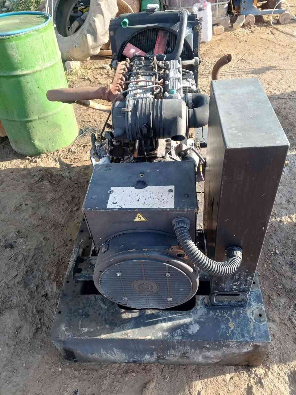 للبيع مولد لستر بتر نكليزي 4بستم توليد 17 ونص كيفي شغال بي خيط بخار المكان ديالى  الاتصال***********
