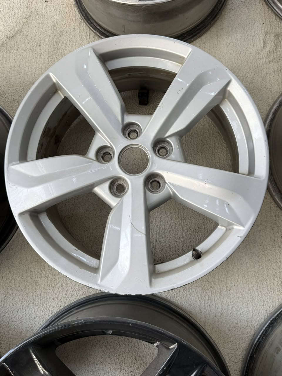 ❤️ترحب بكم خدمات دبي ❤️
سوينالكم عروض وخصومات شرفونه وبخدمتكم
 بيع وشراء ومراوس كافه انواع الويل كبات والويل حديد ويوجد لدينه صبغ حراري درجه اوله ولحيم وتعديل الويل باحدث الاجهزه   وبخدمتكم ضمان العمل موجود 
كاظم العلياوي [***********]
حسين العلياوي ***********                                                         العنوان
بغداد الطالبيه فلكه83 طالع ع كسره وعطش تجي البانزين خانه الكياره اول ما تعبره اول ستداره مقابيلك خدمات دبي
