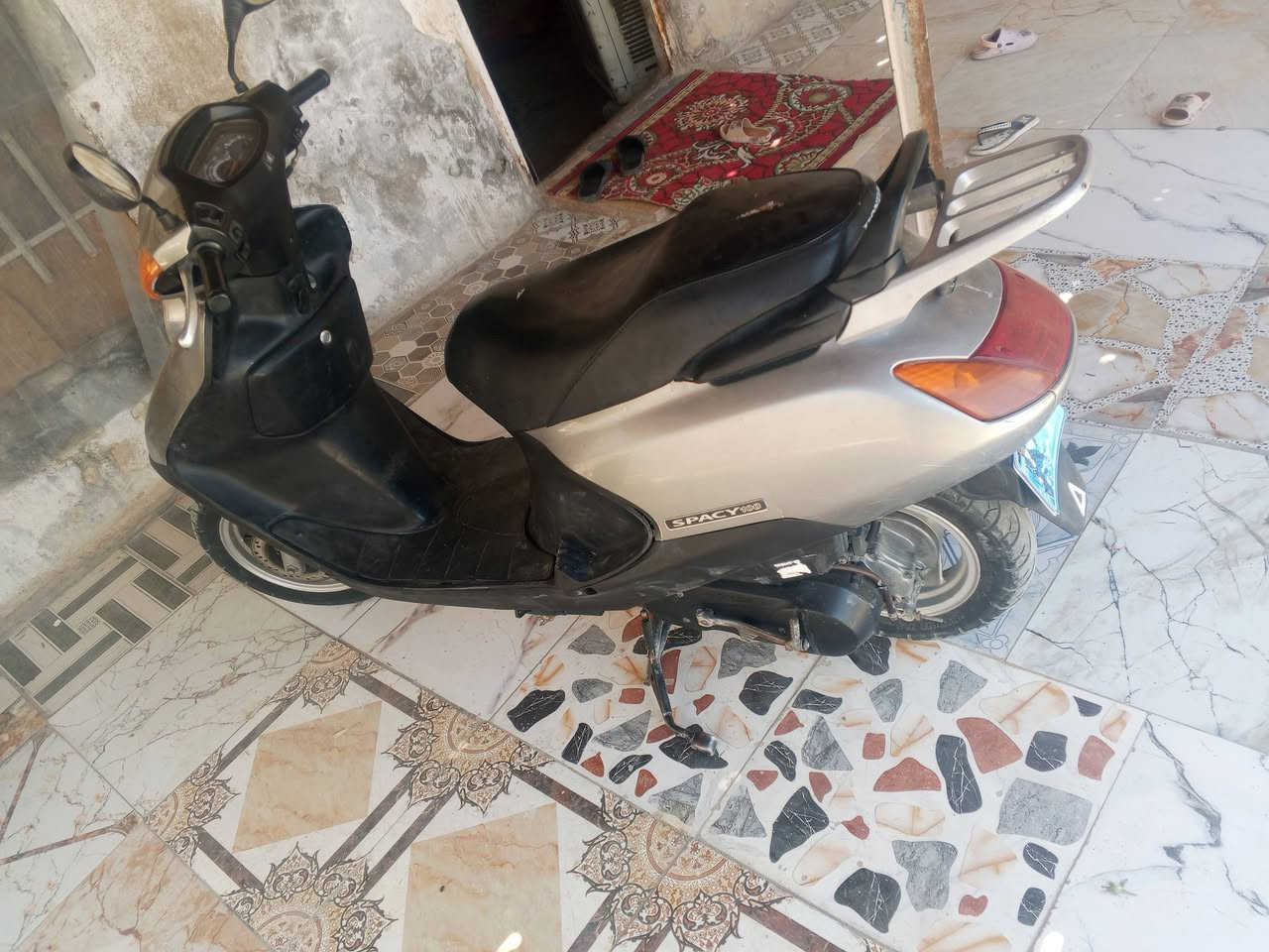 سبيسي يابني مفتوحه مره وحده كفرات اصليه كلهه اصليه لسعر700ويهه مجال بصيط ***********
