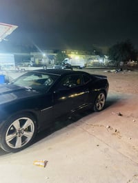 كمارو 2015 رقم بغداد محرك كير حداديه نضيفه v6 RS بيها قطعتين صبغ جديده...