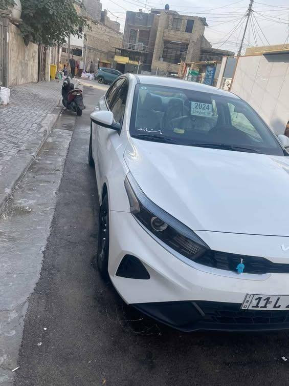 السلام عليكم كيا سيراتو  موديل 2024سياره بيه طخه موضح بالصوره جديده ماشيه19مكاني حي ور السعر 180 او بيه مجال قليل ***********
