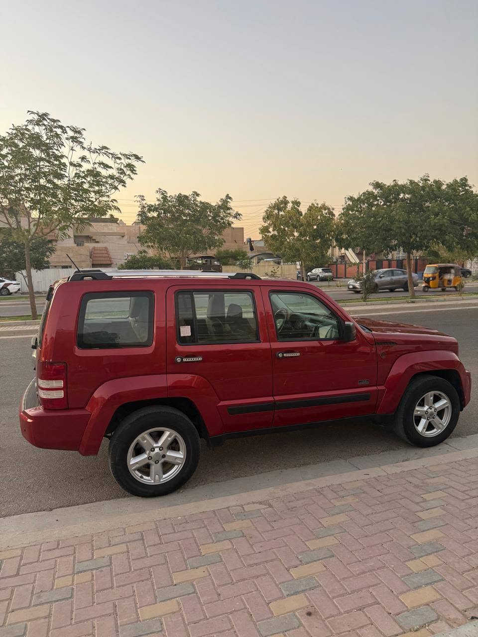 السلام عليكم للبيع فقط 
جيب لبرتي  2009
مكينه 3700
تو ويل  رقم بغداد الدولي بسمي  سنويه ال 2030 
بيها قطعه وحده صبغ بدون دواخل بدون ايرباك
سلايت روف
شاشه قلاب بلدي
تبريد ثلج
سياره جاهزه و مال بيت
سعر ٨٥ بيها مجال
مكاني بغداد حي الجامعه للاستفسار ***********
