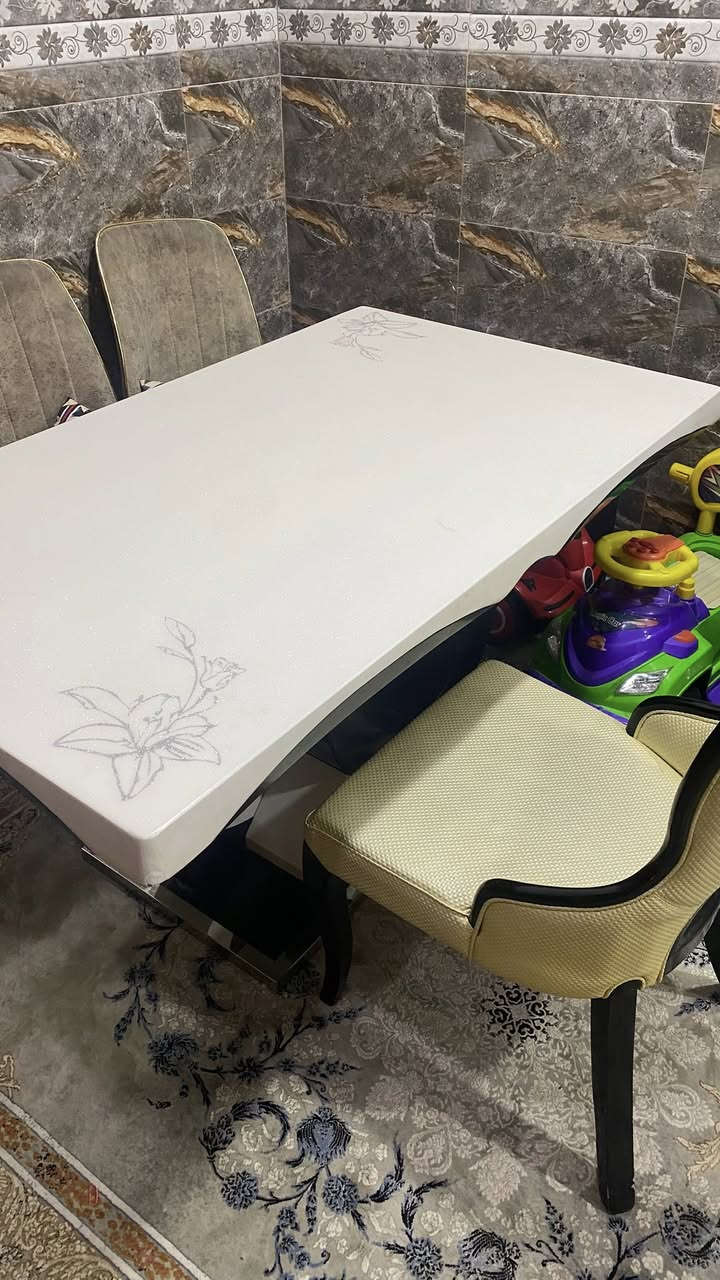ميز طعام مرمر ثقيل اصلي ما بيه شخط او مكسور يجي وياه ٦ كراسي ما بيهن شي سعره ٢٢٥ و بيه مجال مكاني الانتفاضة الثالثة شارع الدرة 

للاتصال على الرقم ***********

للمراسله على الواتساب على الرقم ***********
