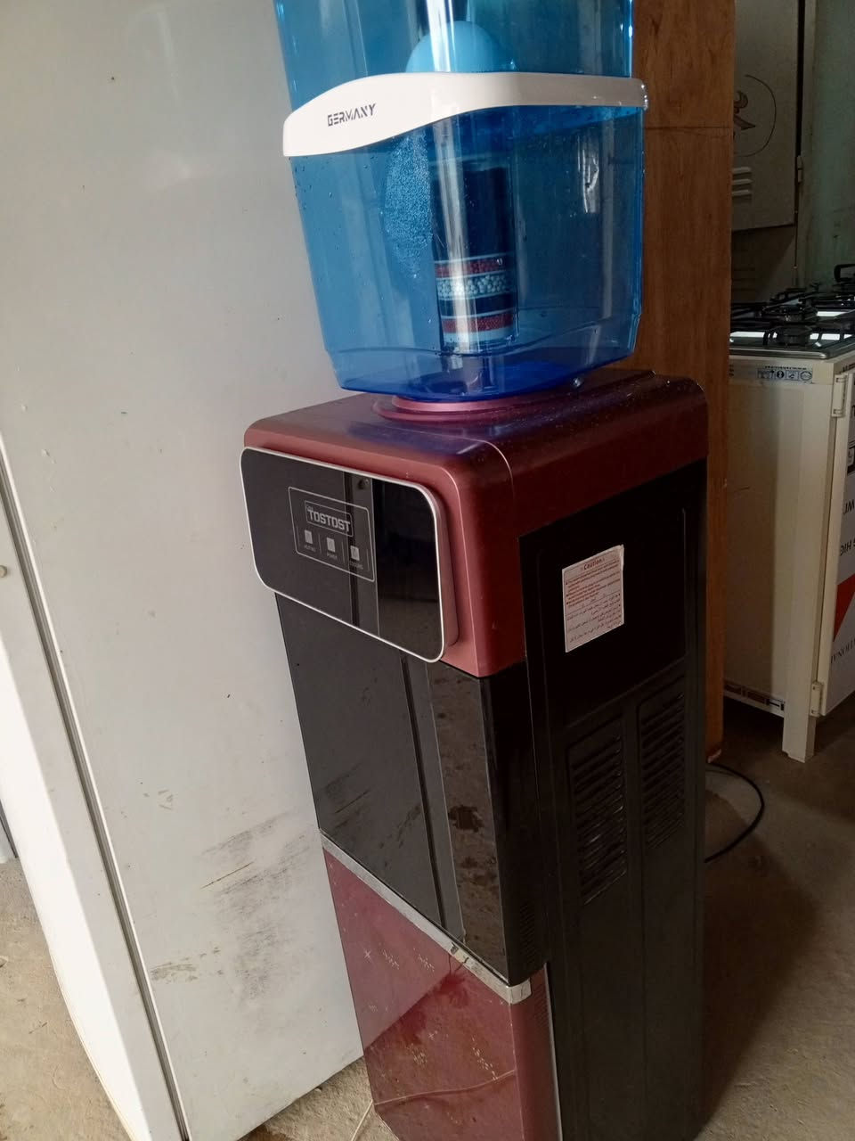 كراسي حديد رقم واحد 6قطع سعر 145 الف عنوان سيميل مسيريك قرب صيدليه بيلا ب فرع ***********
