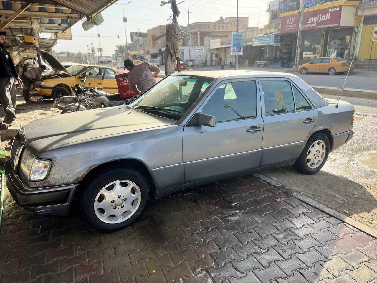 السلام عليكم 
مرسيدس بنز 
دب 320خراطيم رقم بغداد تحويل ثاني
 بدون نواقص السياره جاهزه 
قواعد دبل بلاديه
تخم ويل كب
منضومه فيت بم حاويه
سلايد روڤ طكتين
مكينه مشروطه 
كشنات كهرباء 
غرفه مخمل 
جاهزه للصبغ 
بدون حادث
مكان السياره الديوانيه 
السعر ٦٥ورقه
 للأستفسار الأتصال بالرقم  
***********
