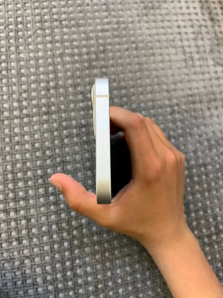 السلام عليكم ورحمة الله وبركاته 
آيفون13
#ذاكره128#بطاريه 82 
نموذج M/LL الأمريكي الأصلي شرط كلشي مامبدل وشرط حاسبه نورمال وتر بروف شرط مايعبر هوا كاميراته حلوه كلش وتصويره راقي وياه كيبل شحن#السعر 425 بي مجال


**إذا كنت صاحب هذا الإعلان وتريد حذفه لأي سبب، رجاءا أرسل رسالة إلى الدعم الفني**